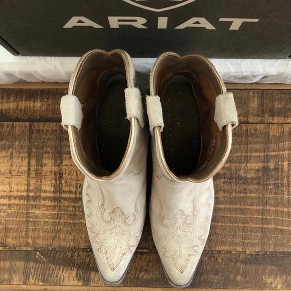 Ariat ~ Size 7 ~ Chandler Boots ~ White Cloud Suede - Picture 8 of 14